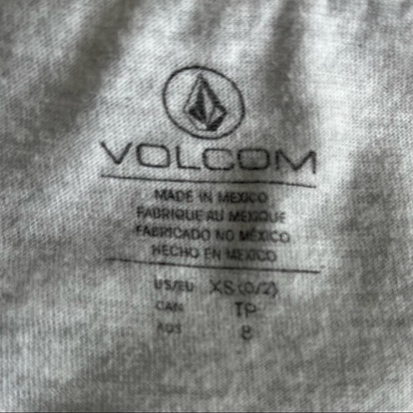 •Volcom• Short Sleeved Flower Graphic Tee - Size XS - Picture 2 of 6